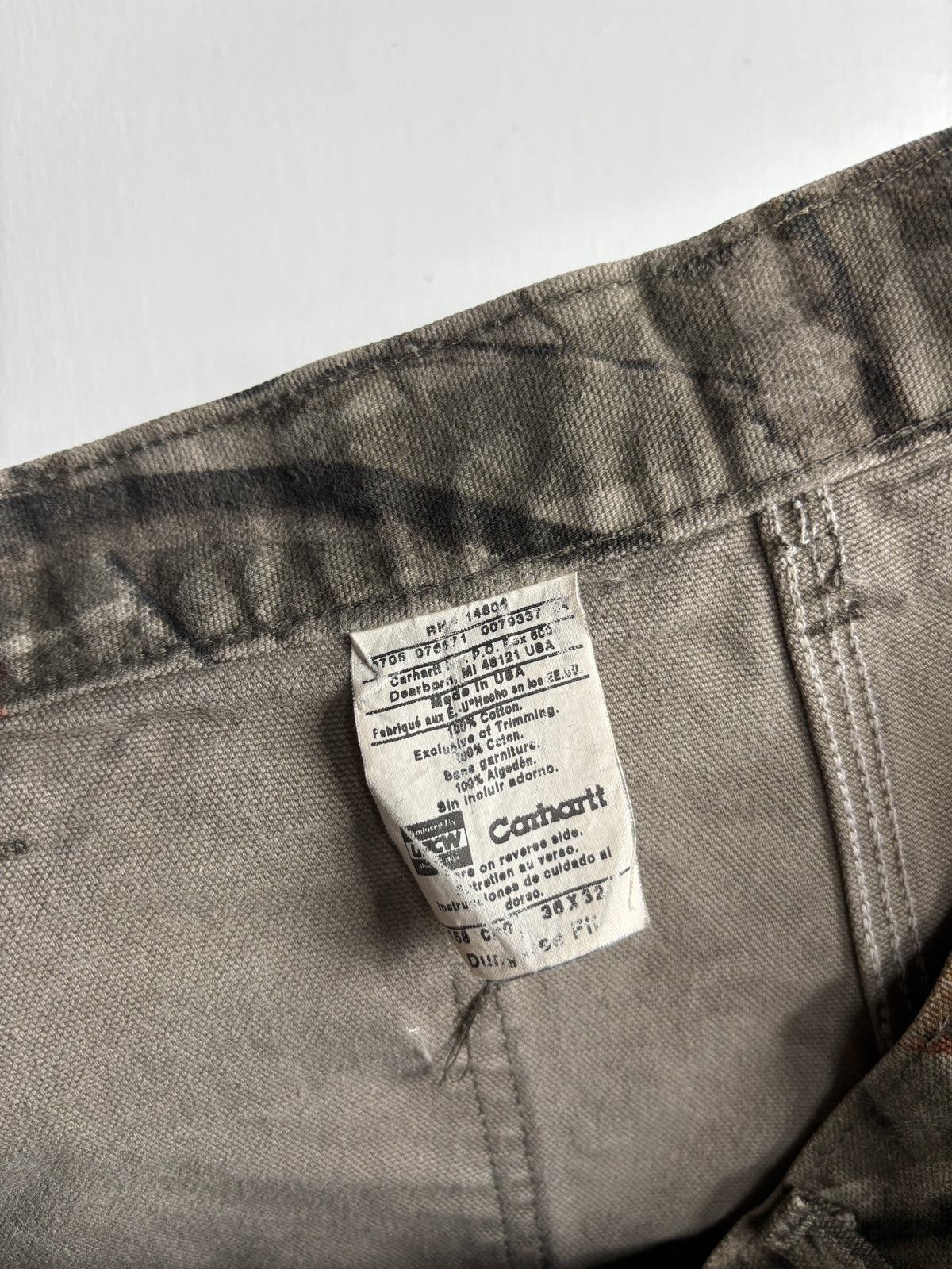 35/31 - VINTAGE CARHARTT REALTREE CARPENTER PANTS
