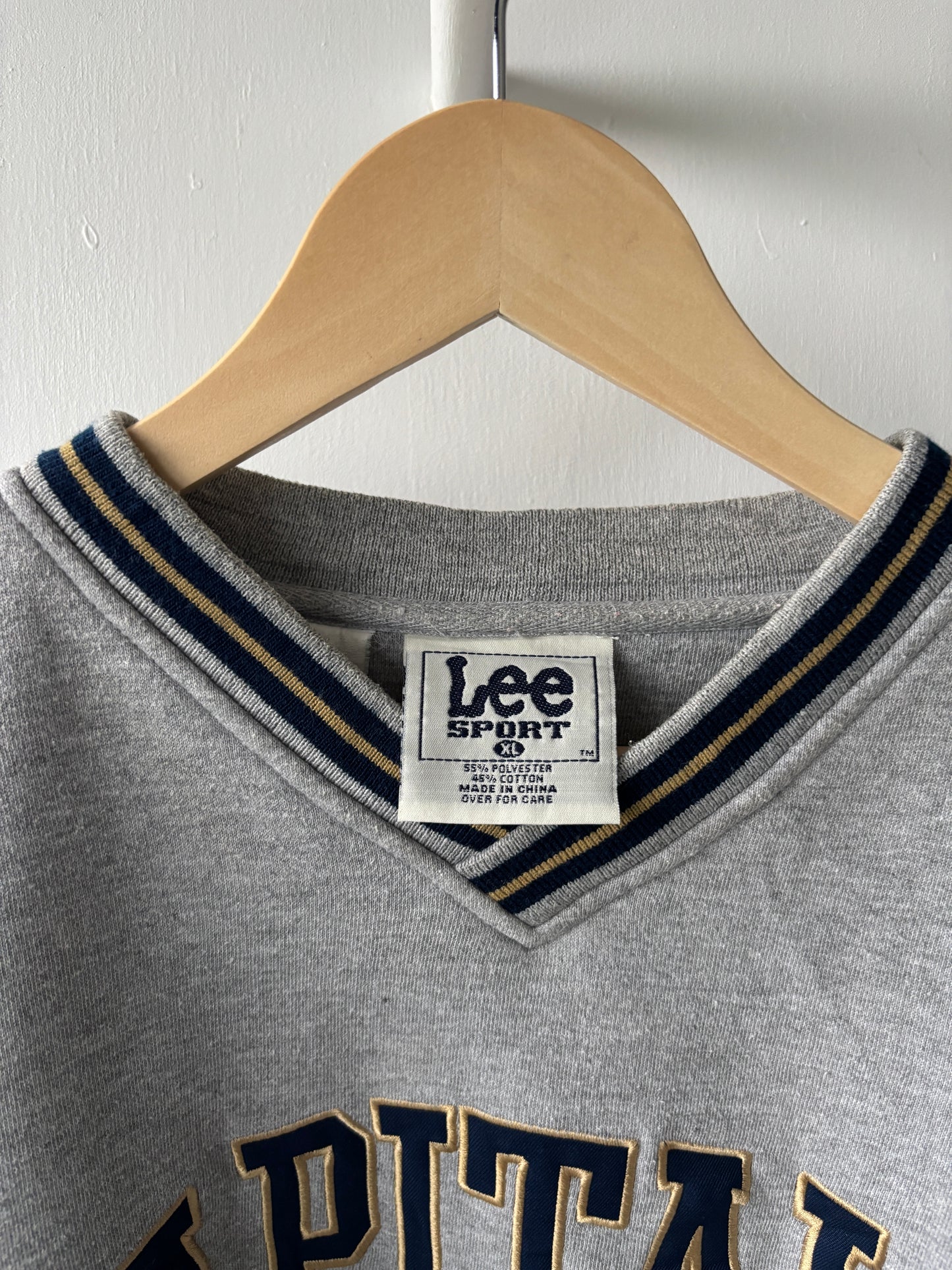 L - VINTAGE CAPITALS SWEATSHIRT