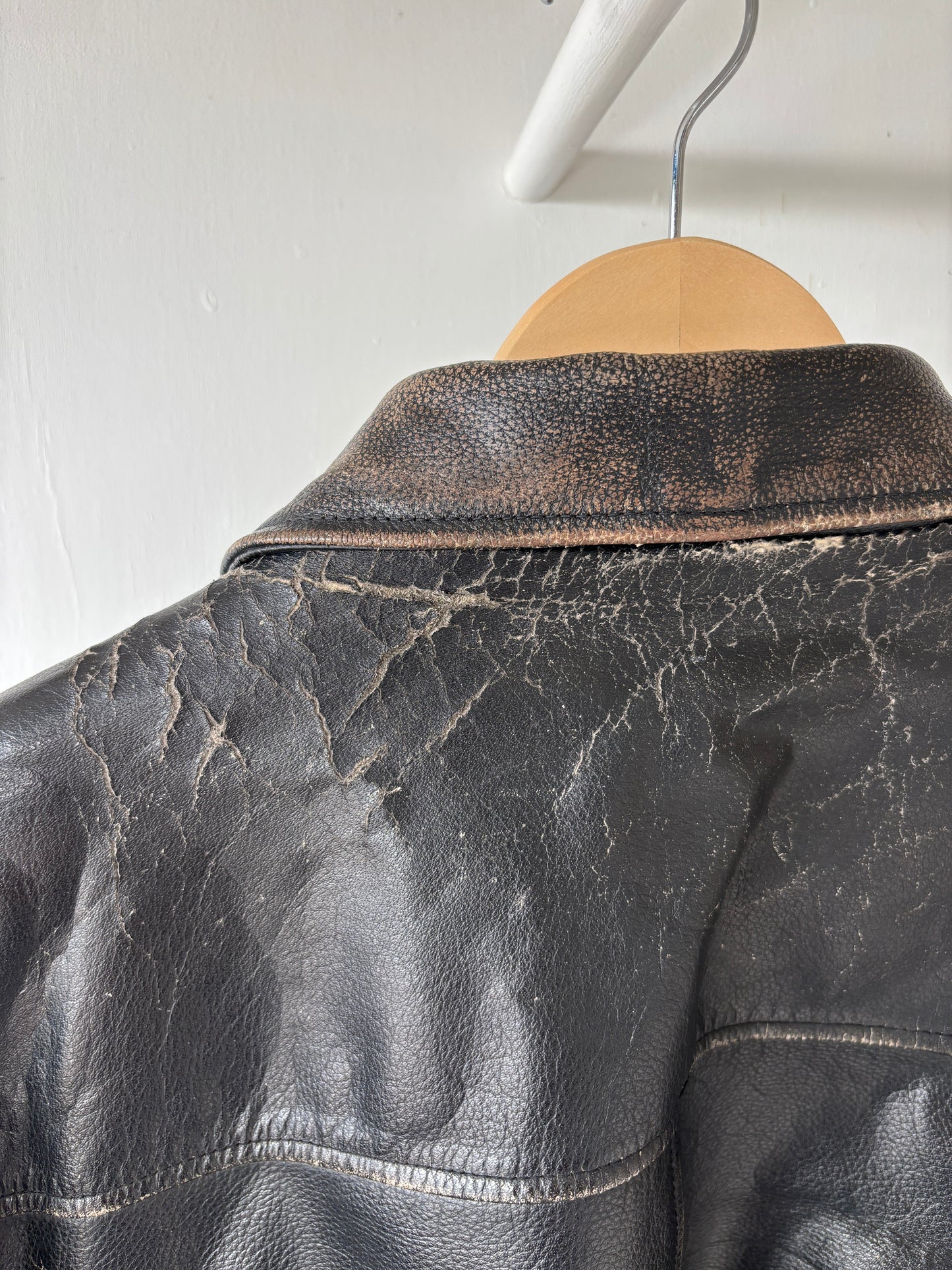 L - VINTAGE LEATHER JACKET