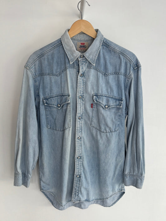 M - VINTAGE LEVIS DENIM SHIRT