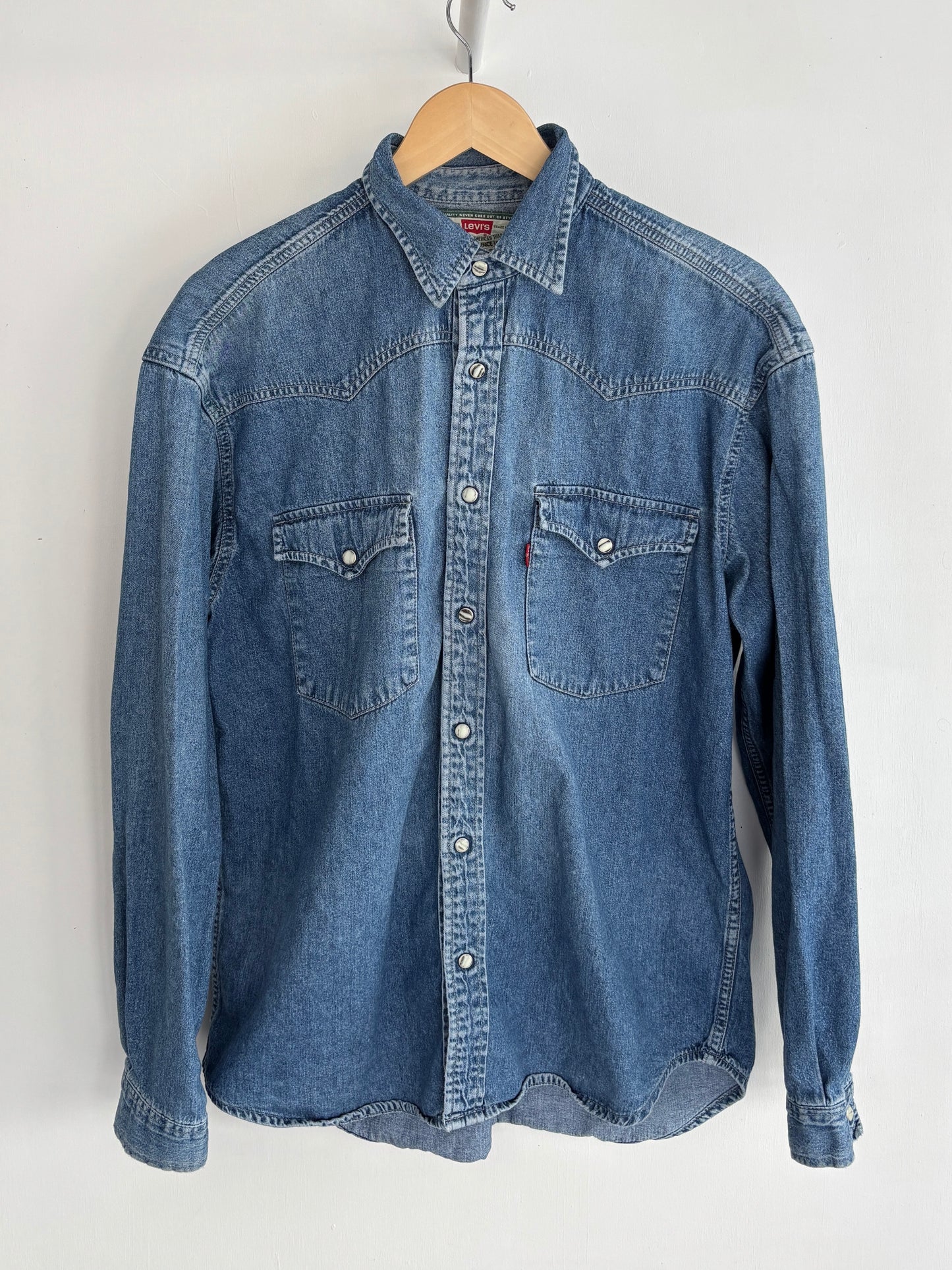 L - VINTAGE LEVIS DENIM SHIRT