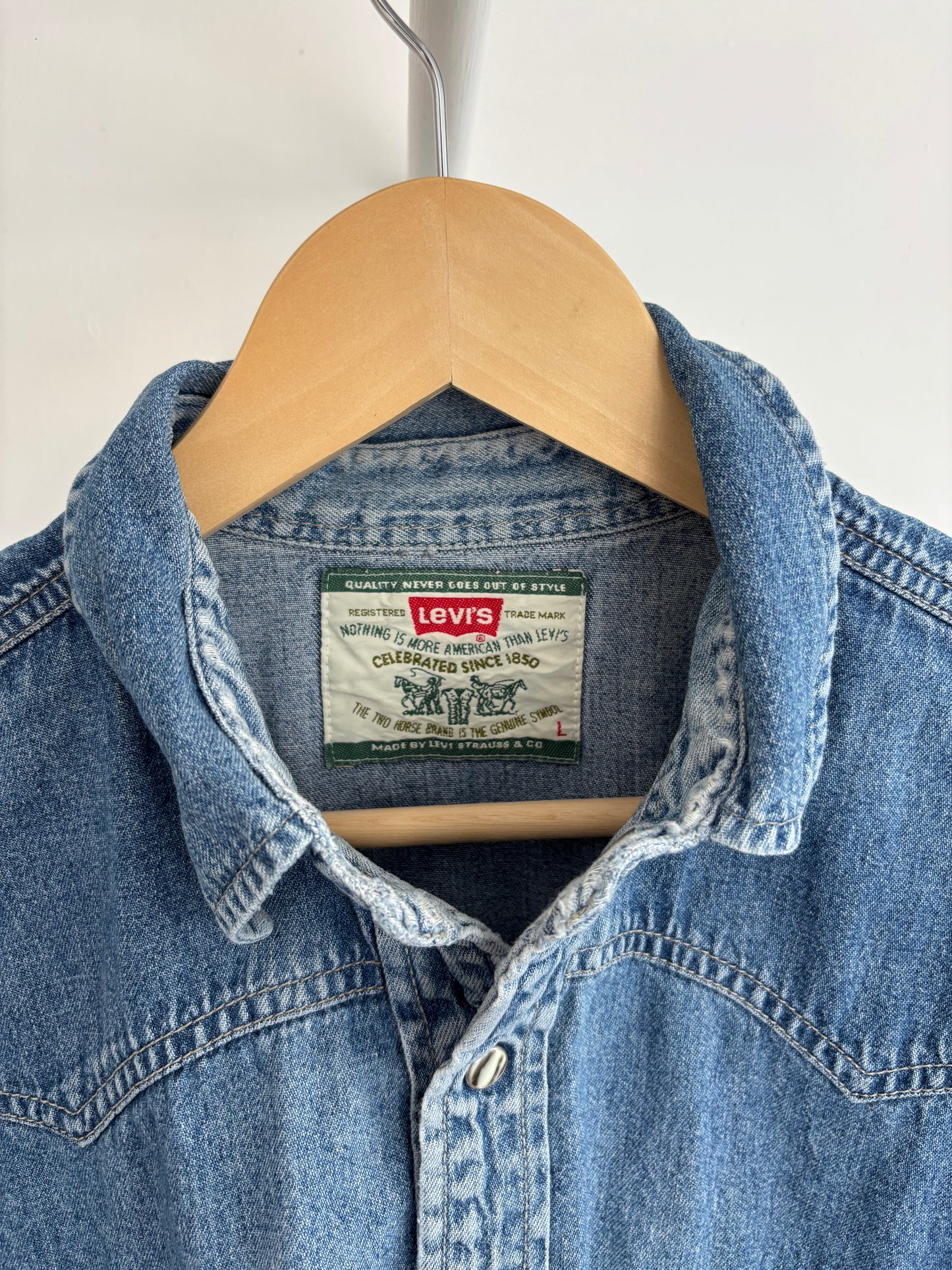 L - VINTAGE LEVIS DENIM SHIRT