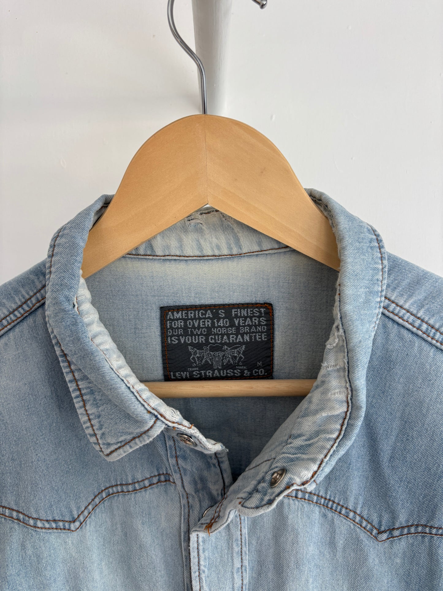 M - VINTAGE LEVIS DENIM SHIRT