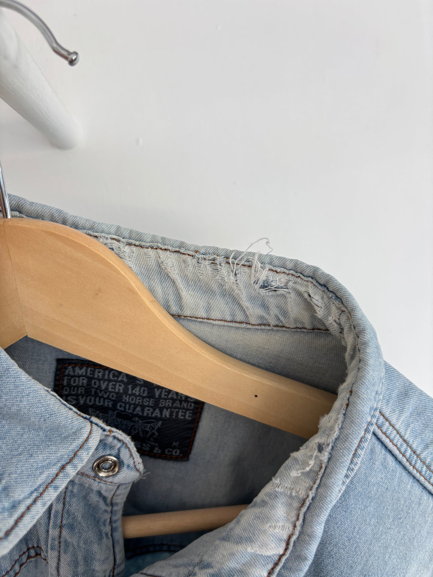 M - VINTAGE LEVIS DENIM SHIRT