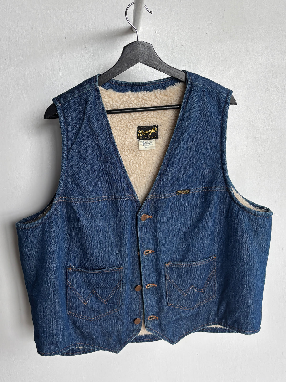 L - VINTAGE WRANGLER DENIM SHERPA LINED VEST