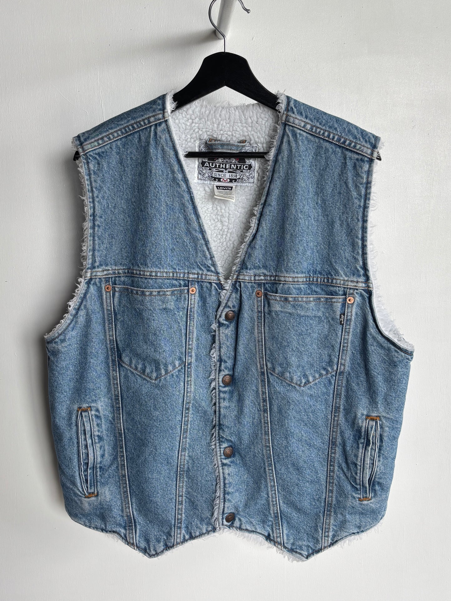 M - VINTAGE LEVIS SHERPA LINED DENIM VEST
