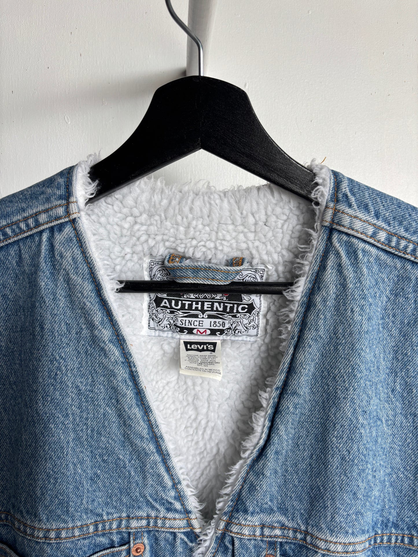 M - VINTAGE LEVIS SHERPA LINED DENIM VEST