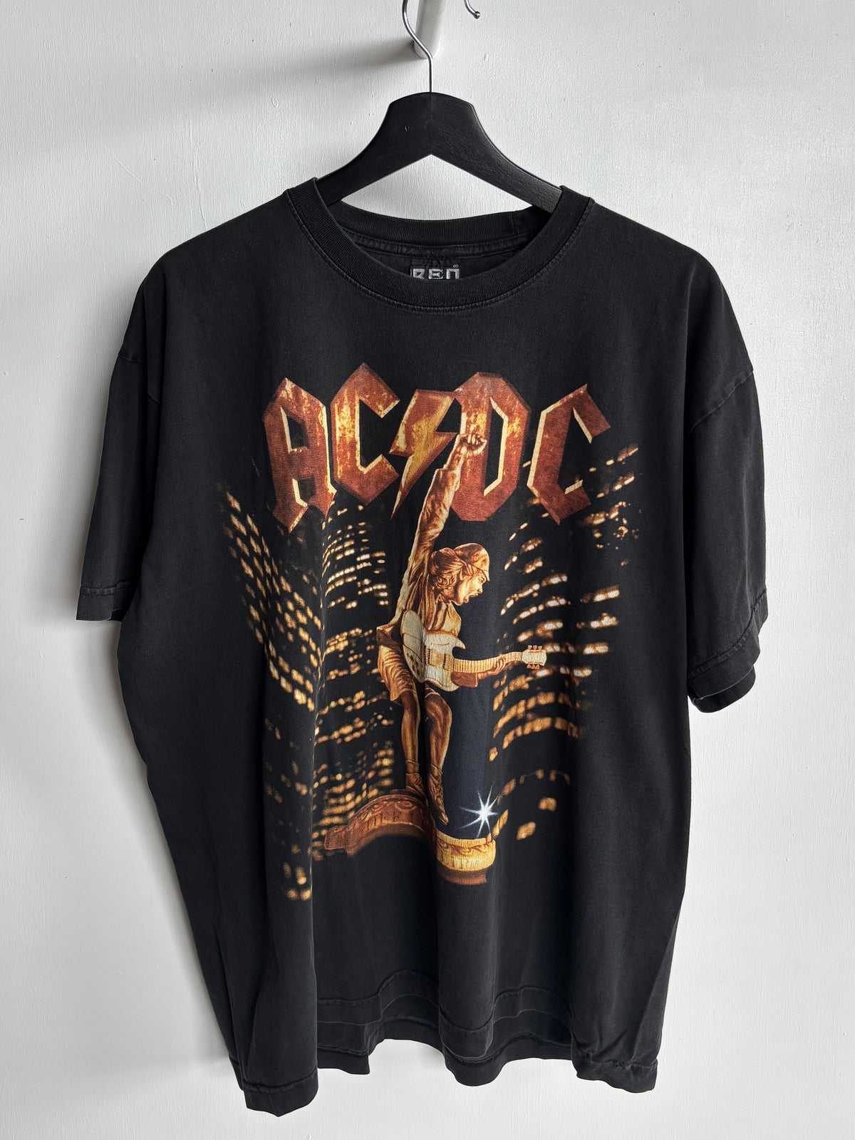 L - VINTAGE ACDC TEE