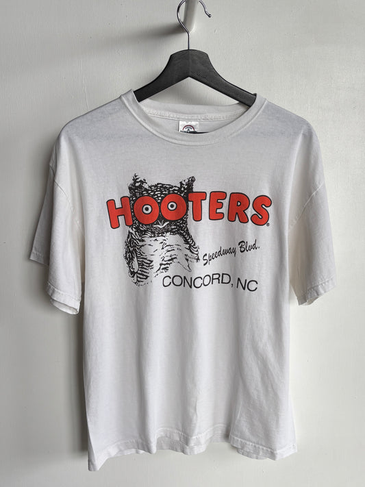 M - VINTAGE HOOTERS TEE