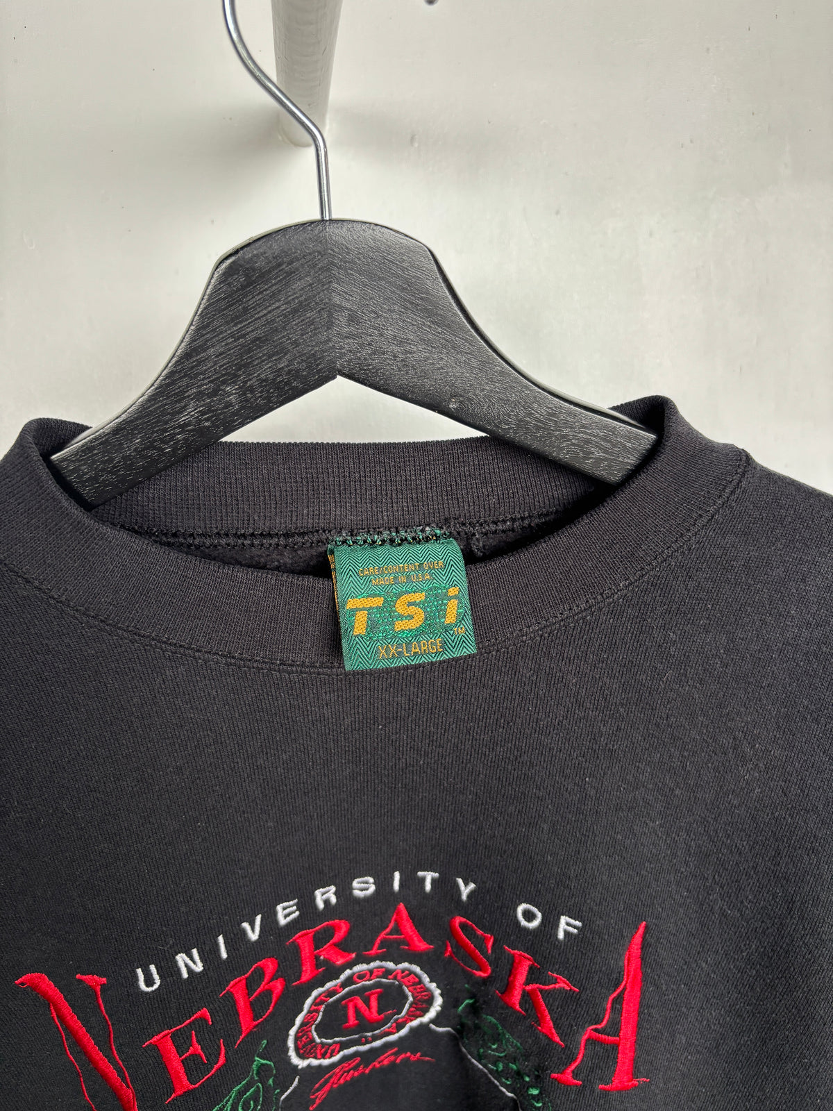 XL - VINTAGE UNIVERSITY OF NEBRASKA SWEATSHIRT