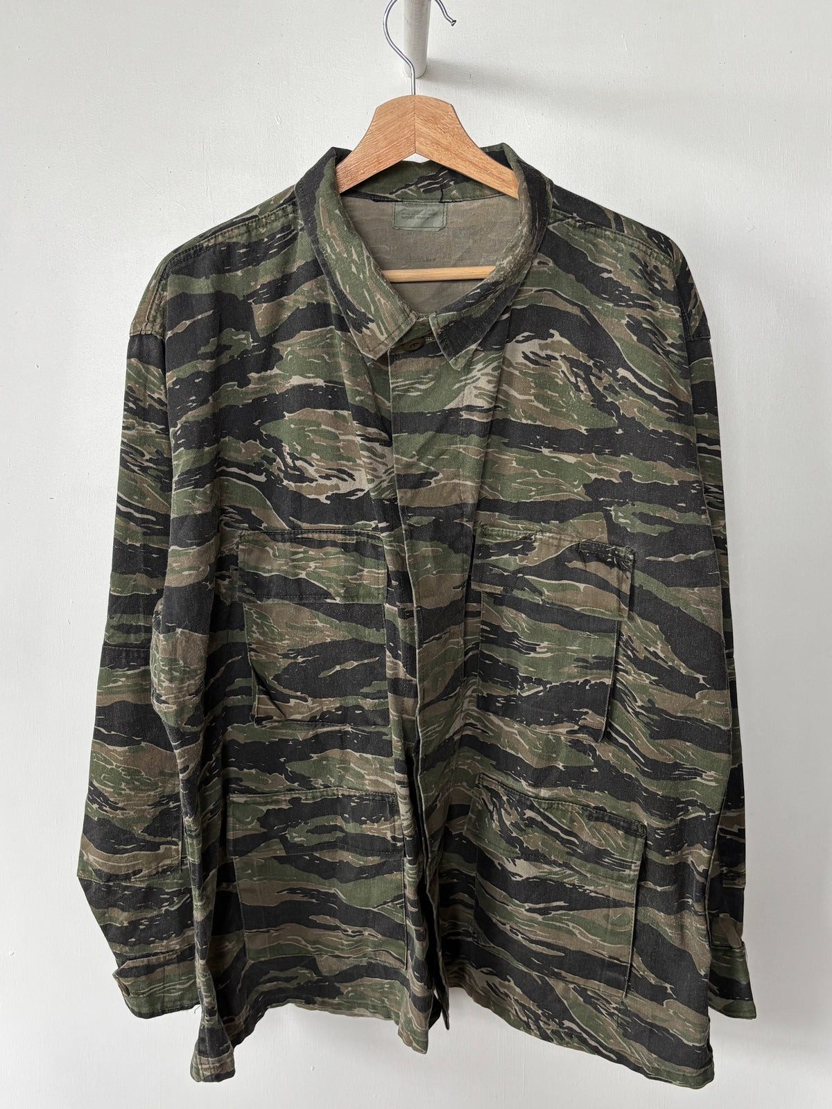 XL - VINTAGE TIGER STRIPED CAMO SHIRT JACKET