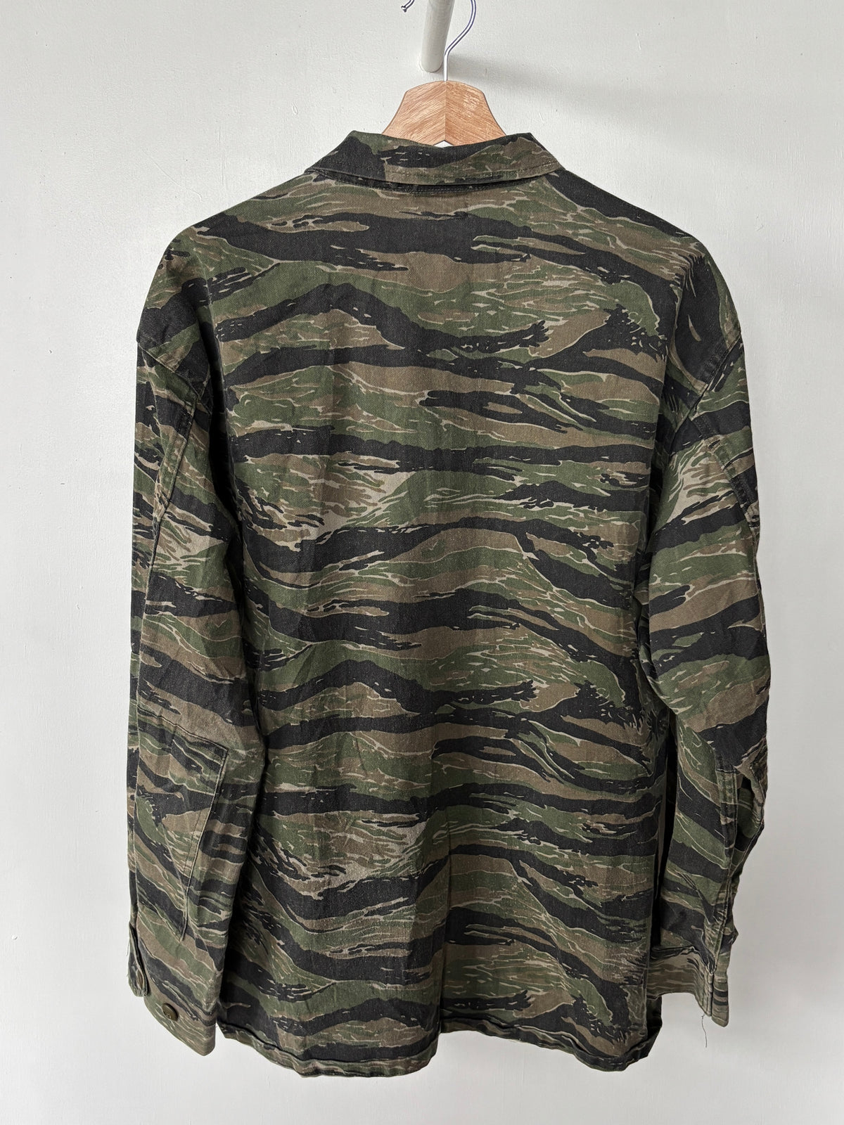 XL - VINTAGE TIGER STRIPED CAMO SHIRT JACKET