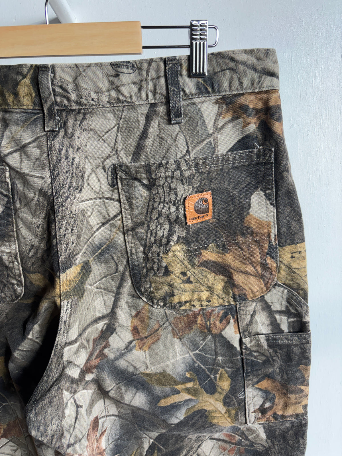 35/31 - VINTAGE CARHARTT REALTREE CARPENTER PANTS