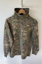 Load image into Gallery viewer, M - VINTAGE LONG SLEEVED CAMO TEE
