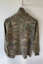 Load image into Gallery viewer, M - VINTAGE LONG SLEEVED CAMO TEE
