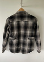 Load image into Gallery viewer, XS - VINTAGE CARHARTT SHIRT
