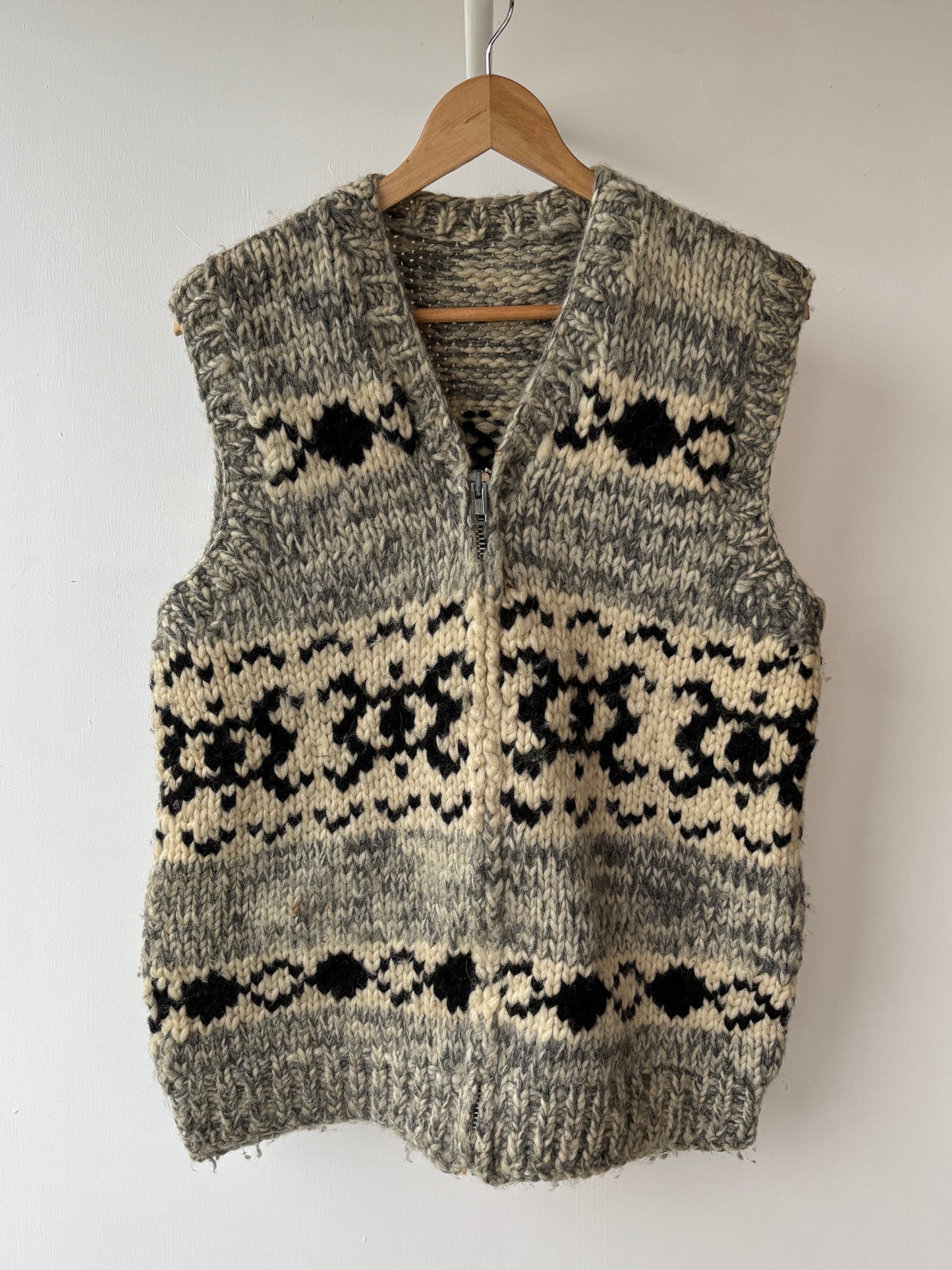 L - VINTAGE KNITTED VEST