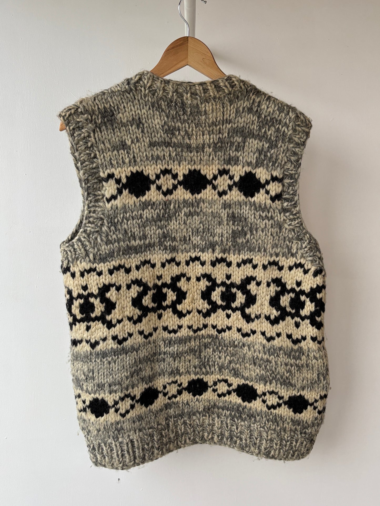 L - VINTAGE KNITTED VEST