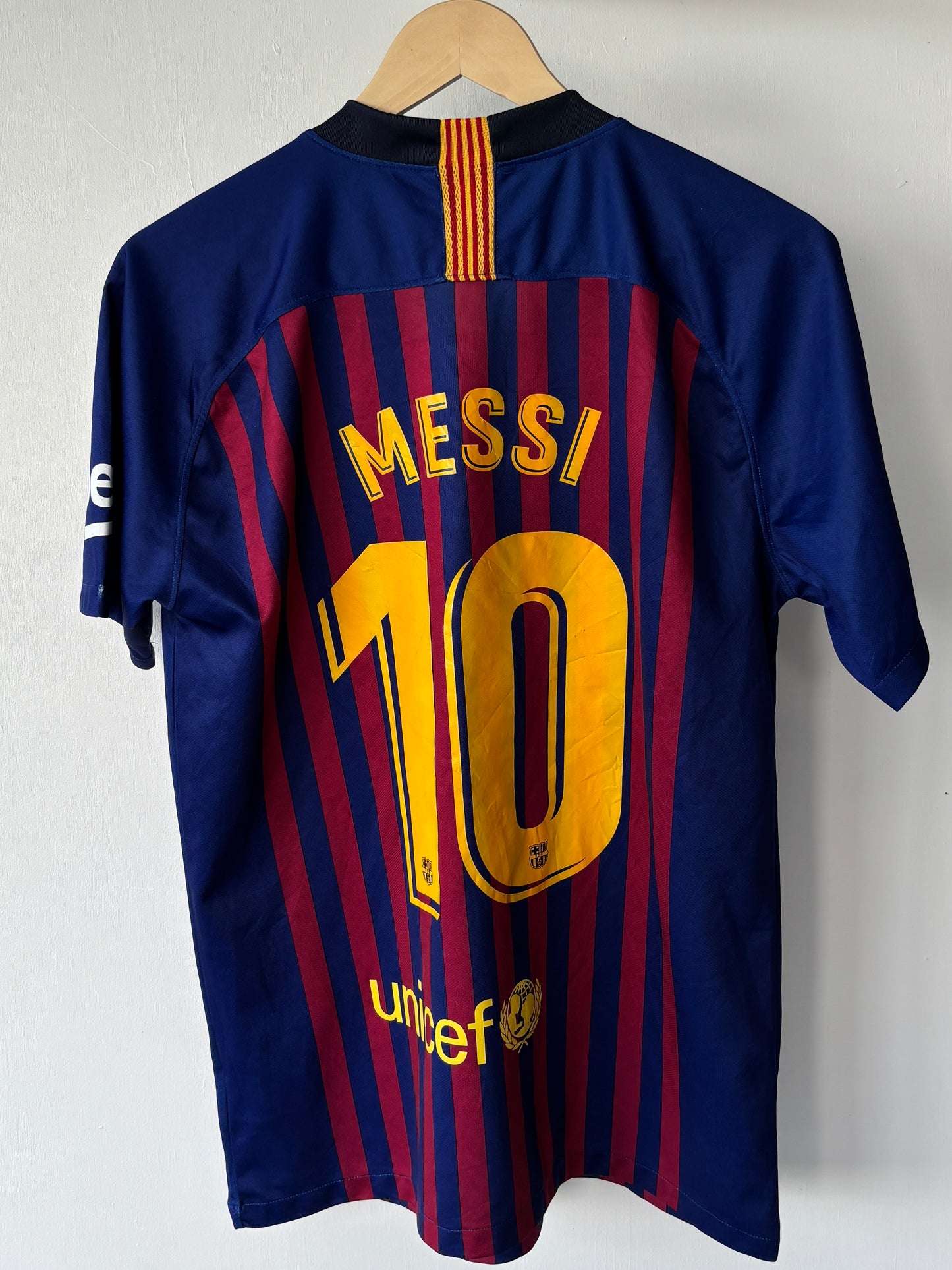 M - VINTAGE BARCELONA MESSI 18/19 JERSEY